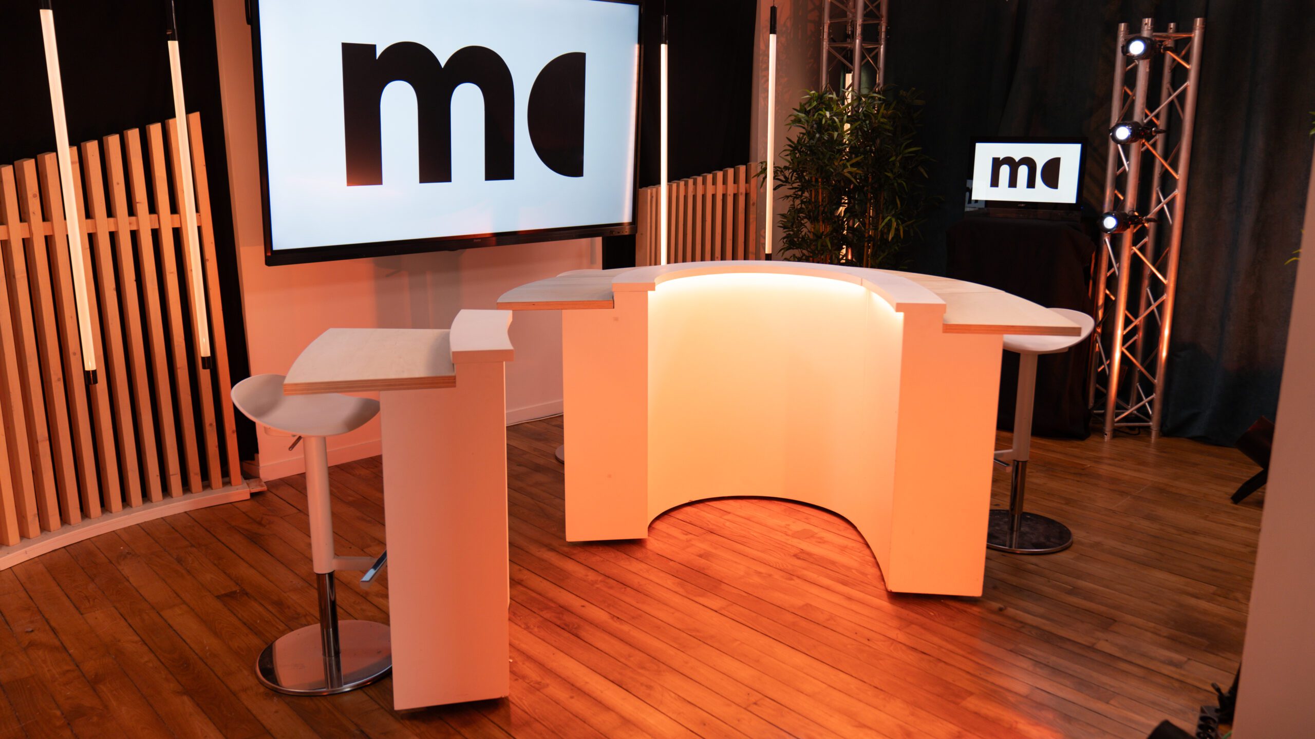 Studio vidéo ou tournage dans ses locaux : comment choisir ?